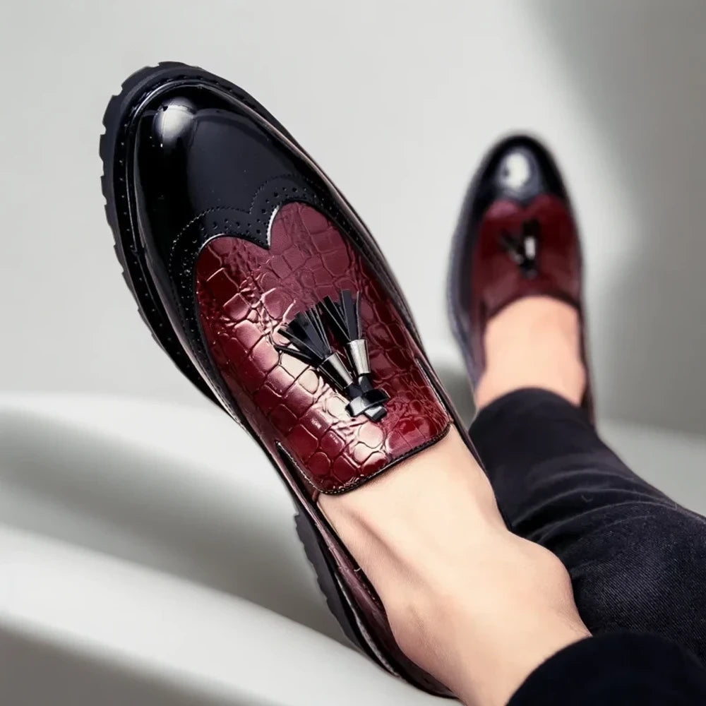 Détail du cuir véritable du mocassin d'intérieur, texture raffinée