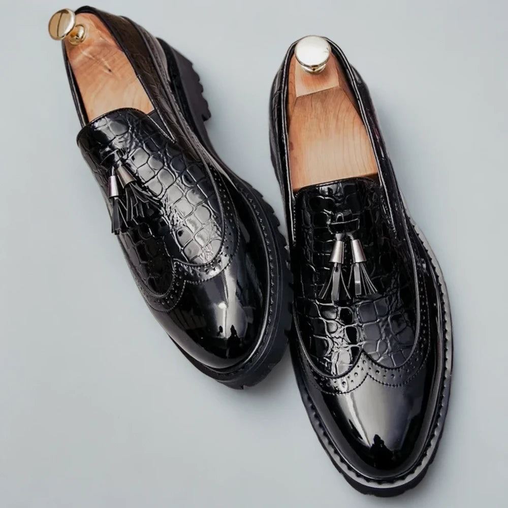 Mocassin noir homme élégant, chaussure d'intérieur intemporelle