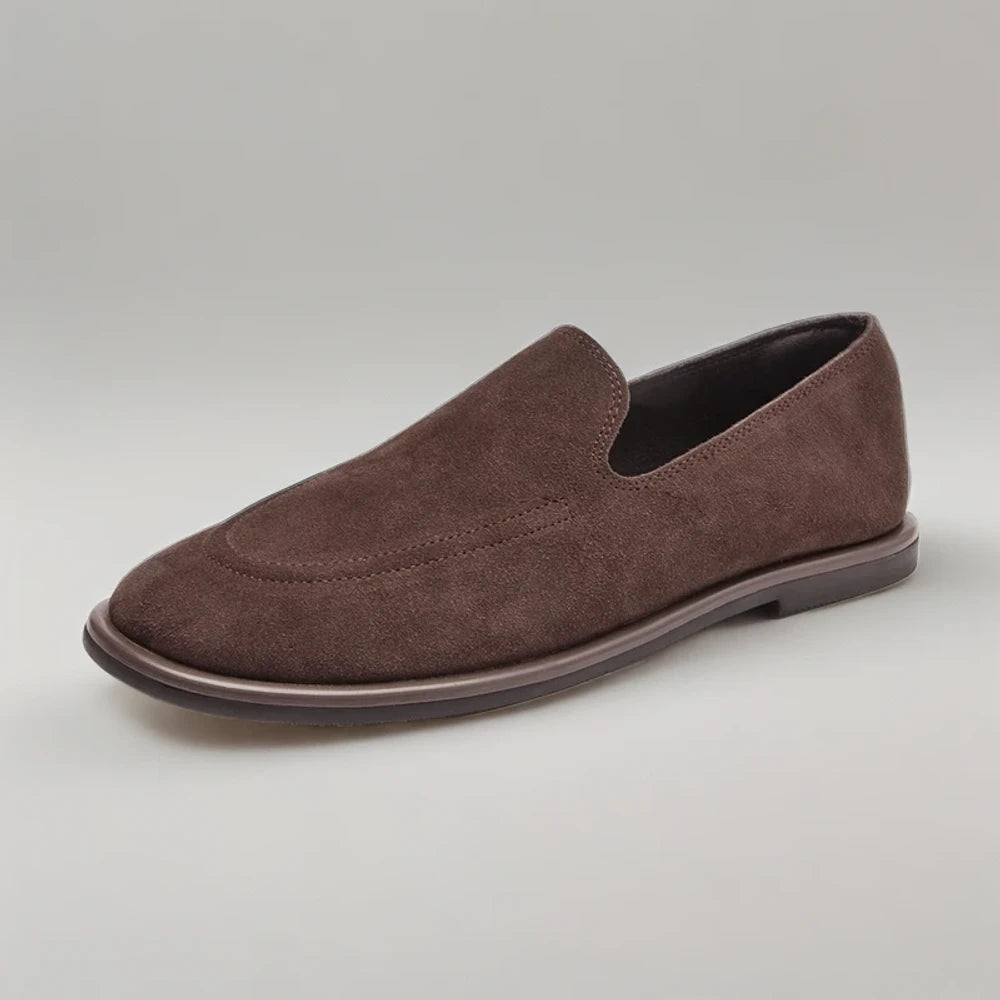 Mocassins daim beige détail de la bouche peu profonde facilitant l'enfilage