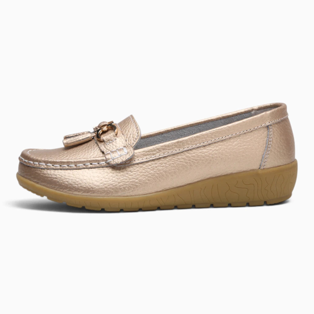 Mocassin doré beige avec pompon métallisé, vue trois-quarts