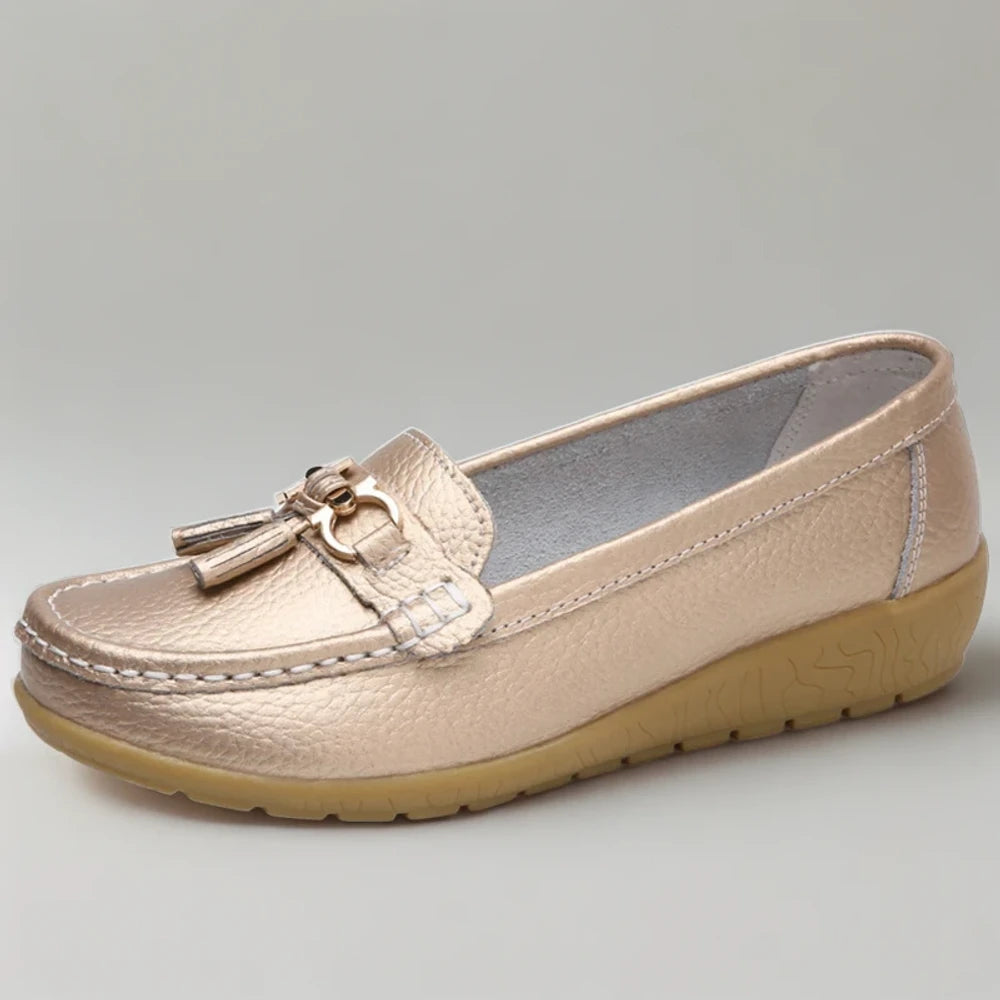 Détail de la semelle et du confort du mocassin femme dore