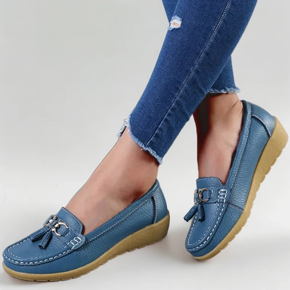 Collection de mocassins doré femme en trois coloris: blanc, noir, doré