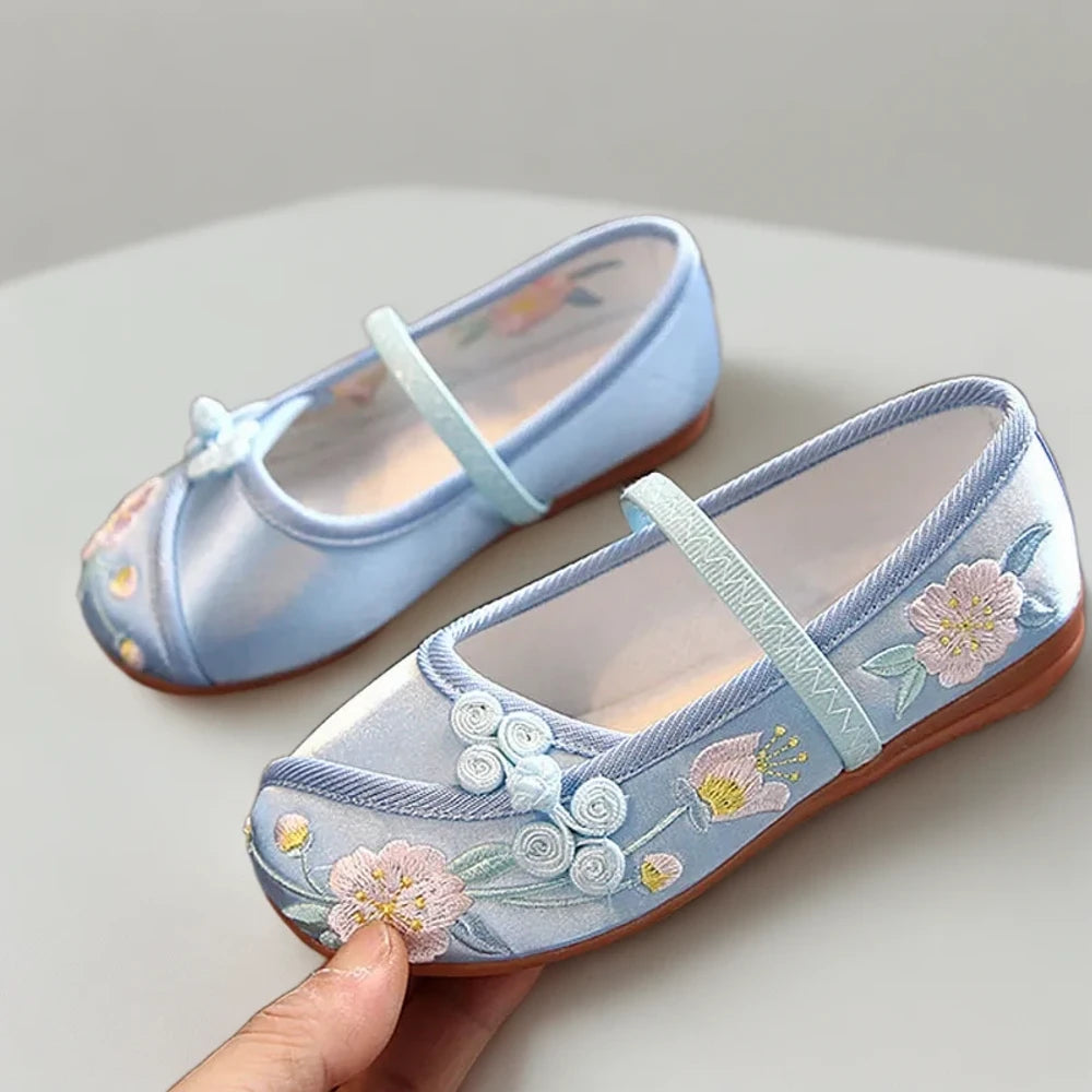 Profil du mocassin driver montrant sa coupe ergonomique et sa légèreté