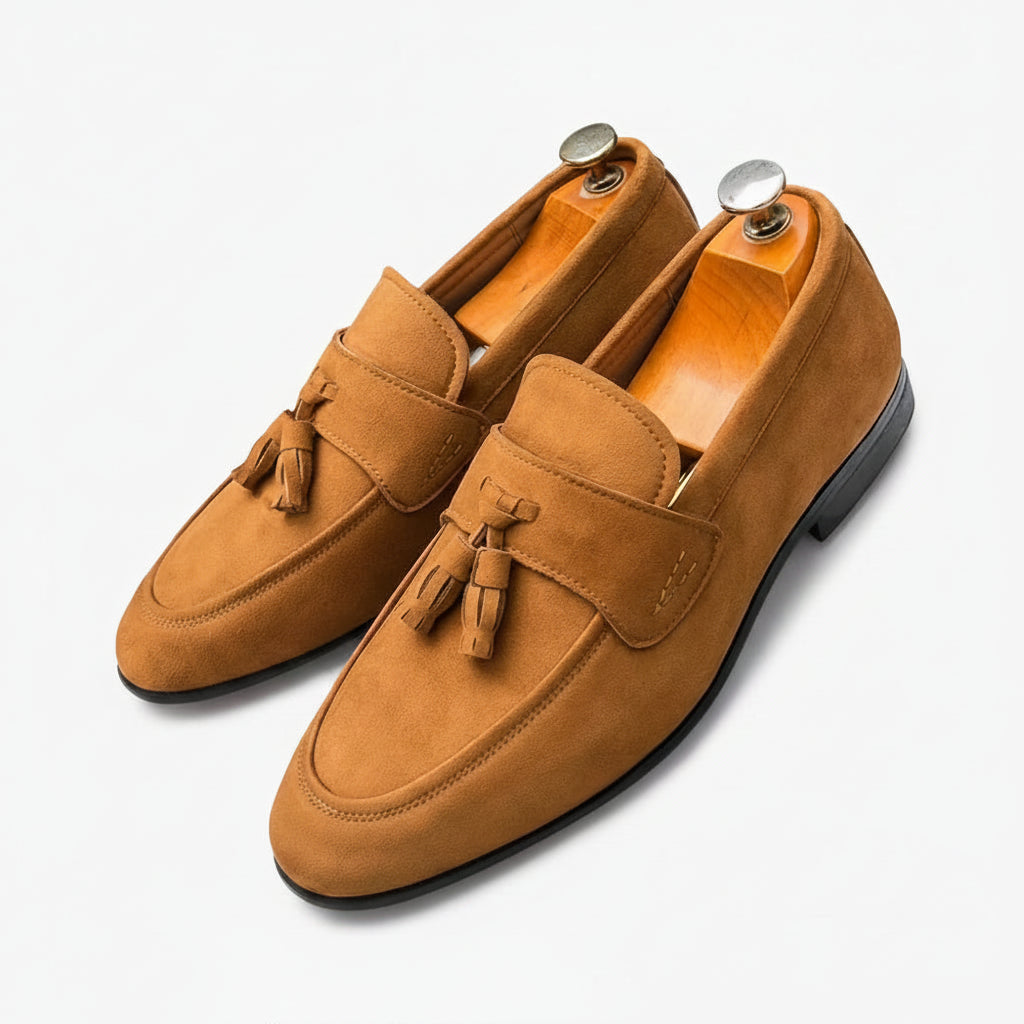 Mocassin driver homme en daim avec glands, vue de profil