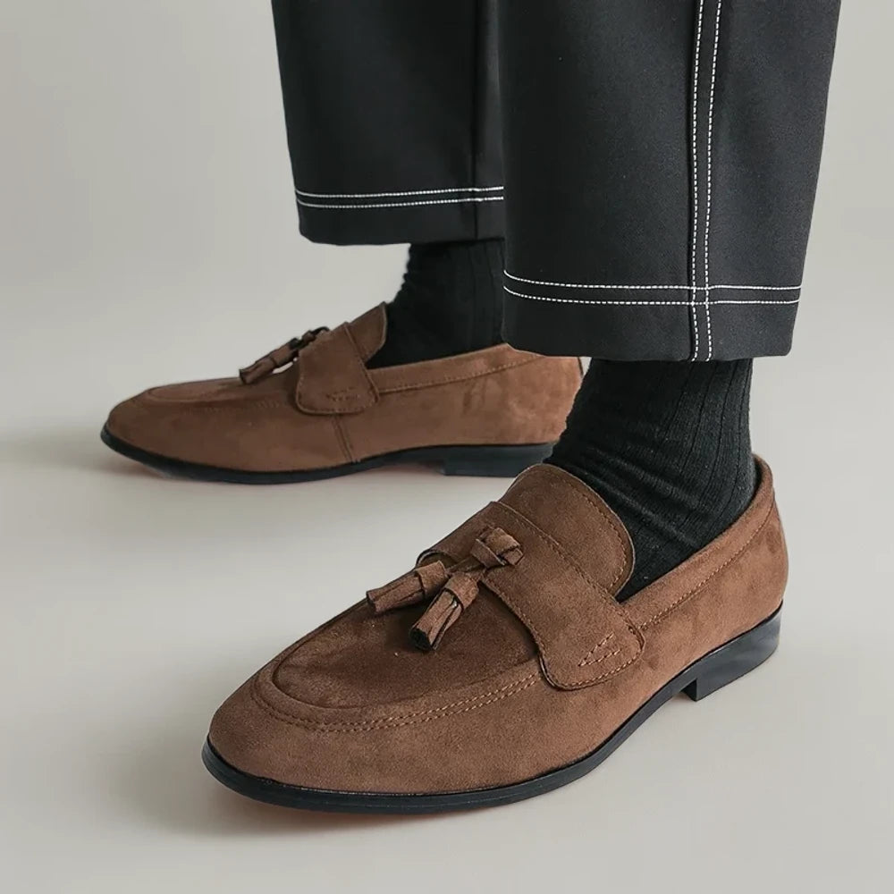 Mocassin driver homme porté en tenue décontractée urbaine