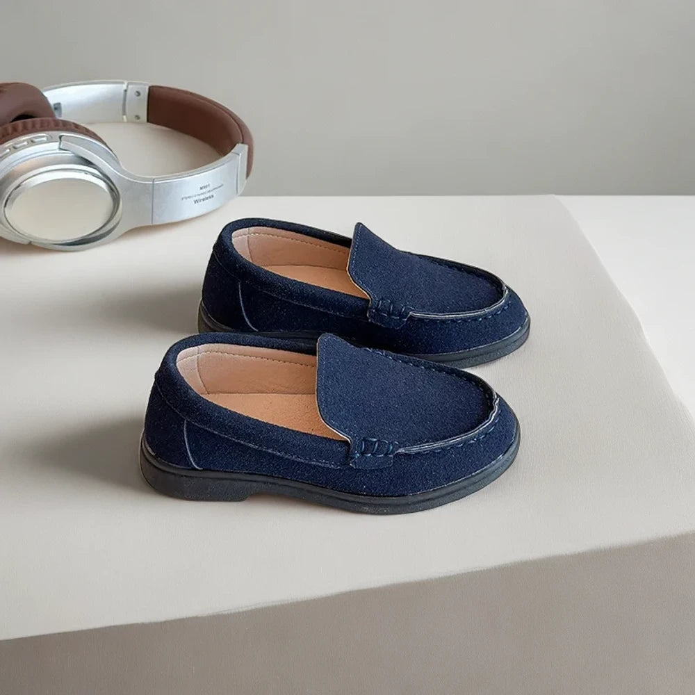 Mocassin fille polyvalent porté au quotidien, style intemporel et discret