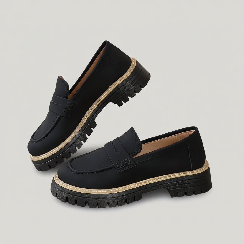 Mocassin espadrille femme avec bout rond et silhouette rétro décontractée