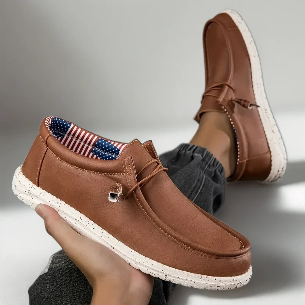 Détail du mocassin ete marron avec construction flexible