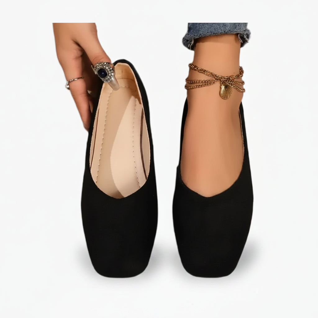 Mocassin femme confortable et élégant noir avec bout carré affiné