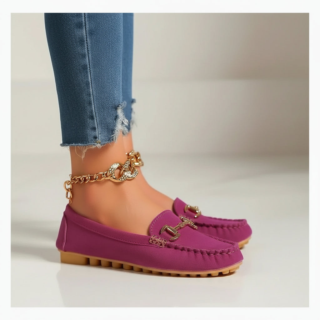 Mocassin femme daim luxe gris, vue de profil avec détail de la semelle souple