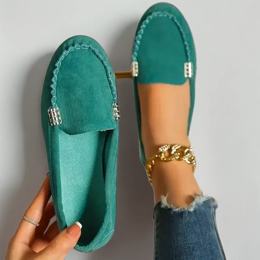 Paire de mocassins femme daim dans les tons naturels, vue de dessus