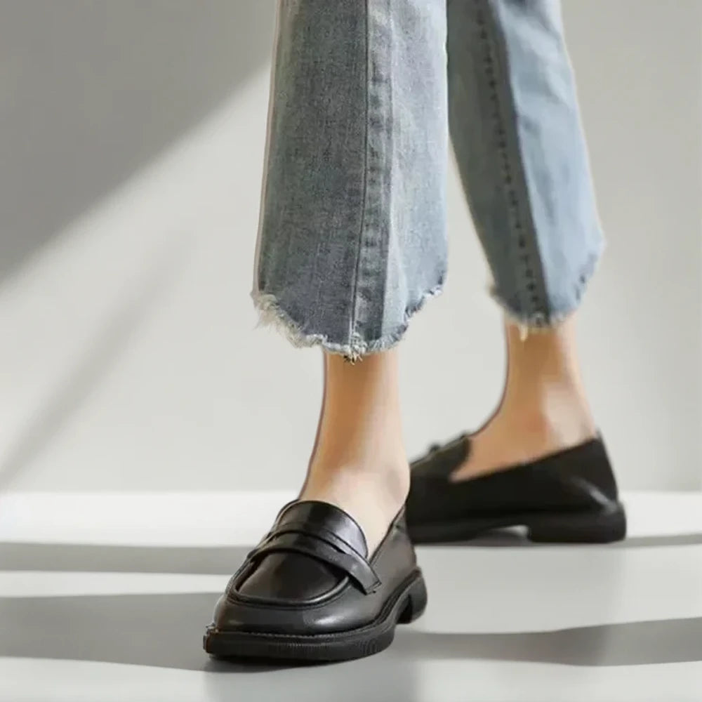 Détail de la semelle épaisse du mocassin grosse semelle femme offrant maintien et stabilité