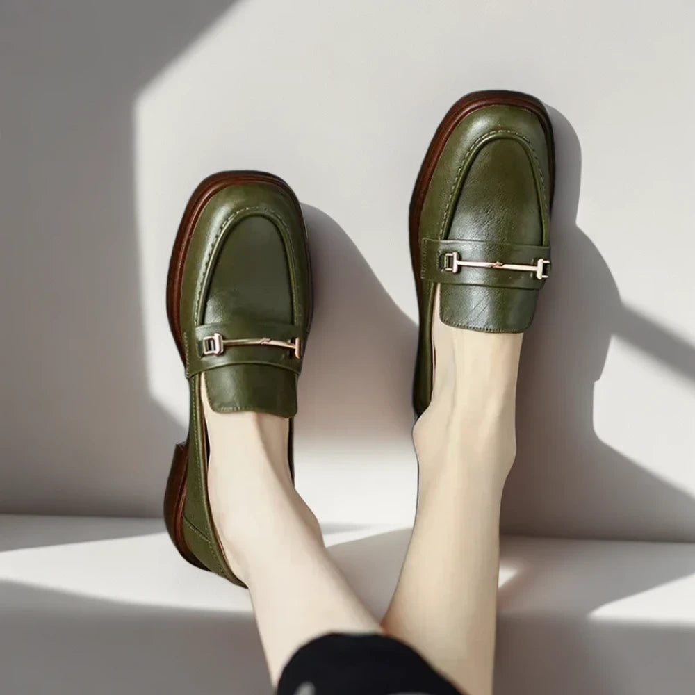 Vue de profil du mocassin montant femme beige à semelle épaisse