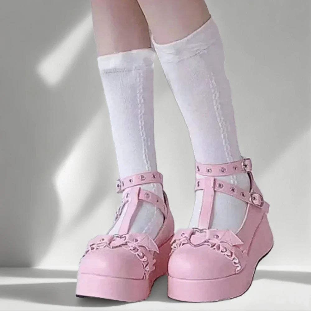 Mocassin femme rose en cuir souple porté au quotidien avec tenue décontractée
