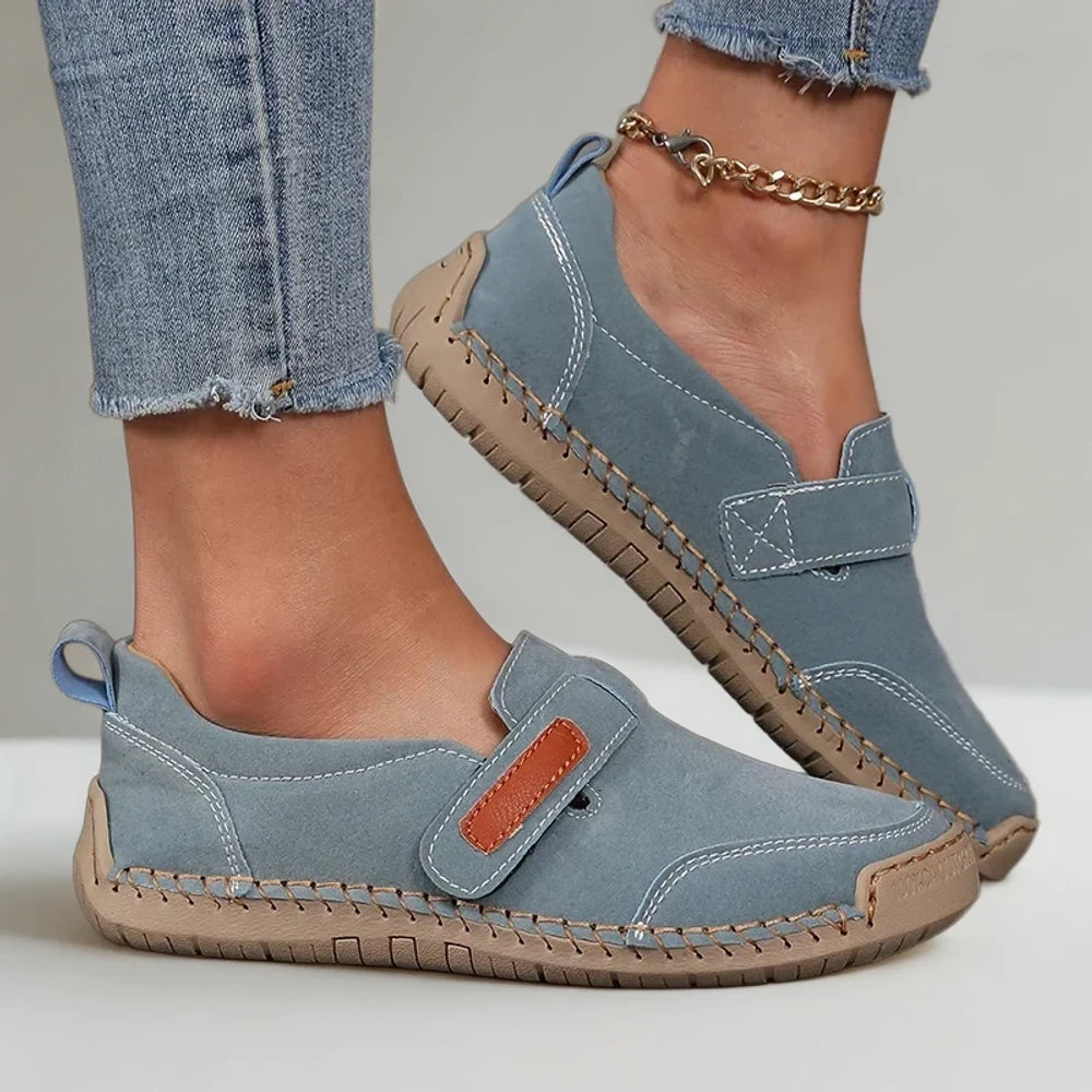 Mocassin moderne femme enfilable, détail du col rembourré