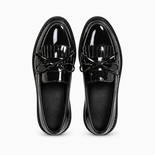 Mocassin femme noir vernis avec nœud discret et gland décoratif, semelle plate