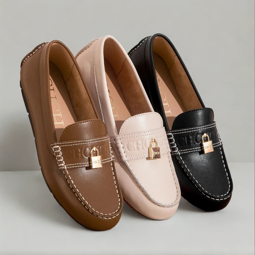 Gros plan semelle mocassin femme original design épuré