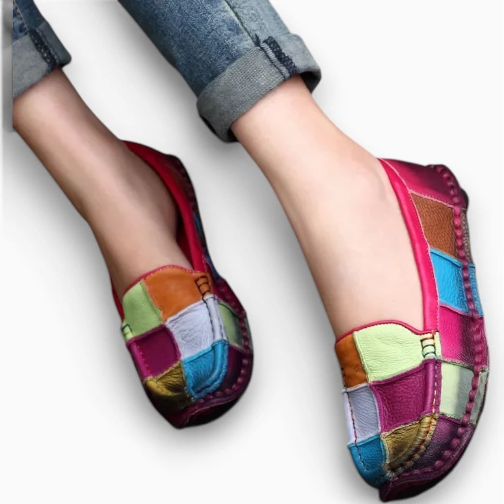 Mocassins roses femme détail de la texture cuir et de la couture