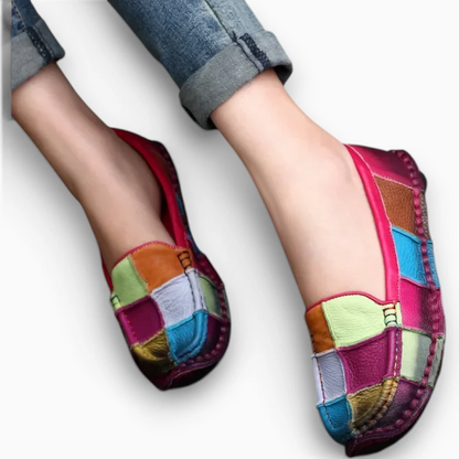 Mocassins roses femme détail de la texture cuir et de la couture