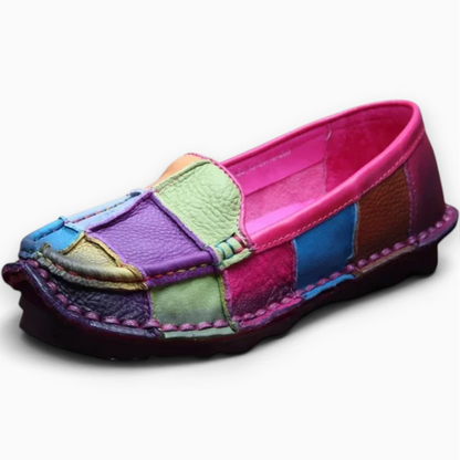 Mocassin rose femme porté au quotidien avec tenue casual au bureau