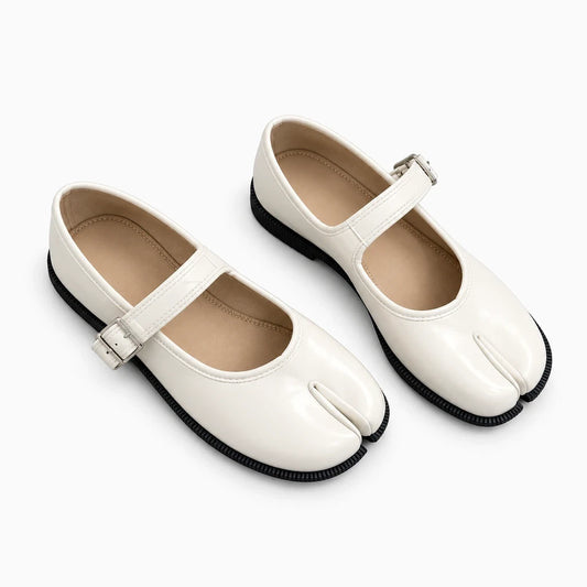 Mocassin femme rouge sans lacet, tige souple épousant le pied