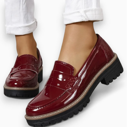 Paire de mocassins à enfiler semelle épaisse femme en rouge verni