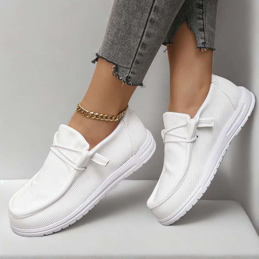 Chaussure mocassin femme semelle épaisse en noir avec design épuré