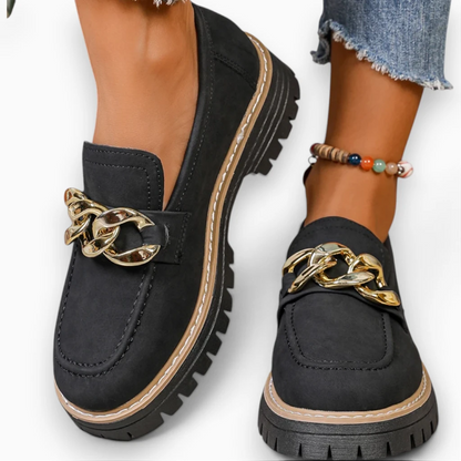 Mocassin talon compensé femme vert en détail, simili cuir lisse et coutures soignées