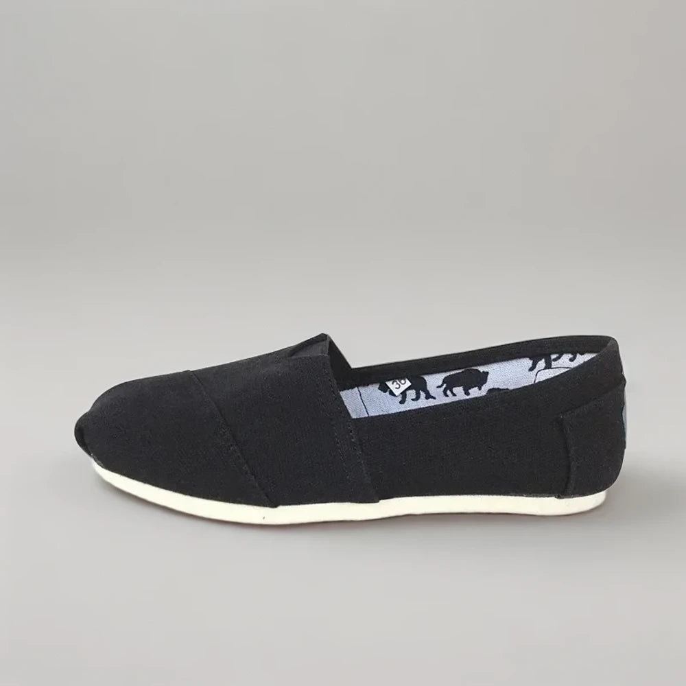 Tendance mocassins femme détail de la matière respirante et texture douce