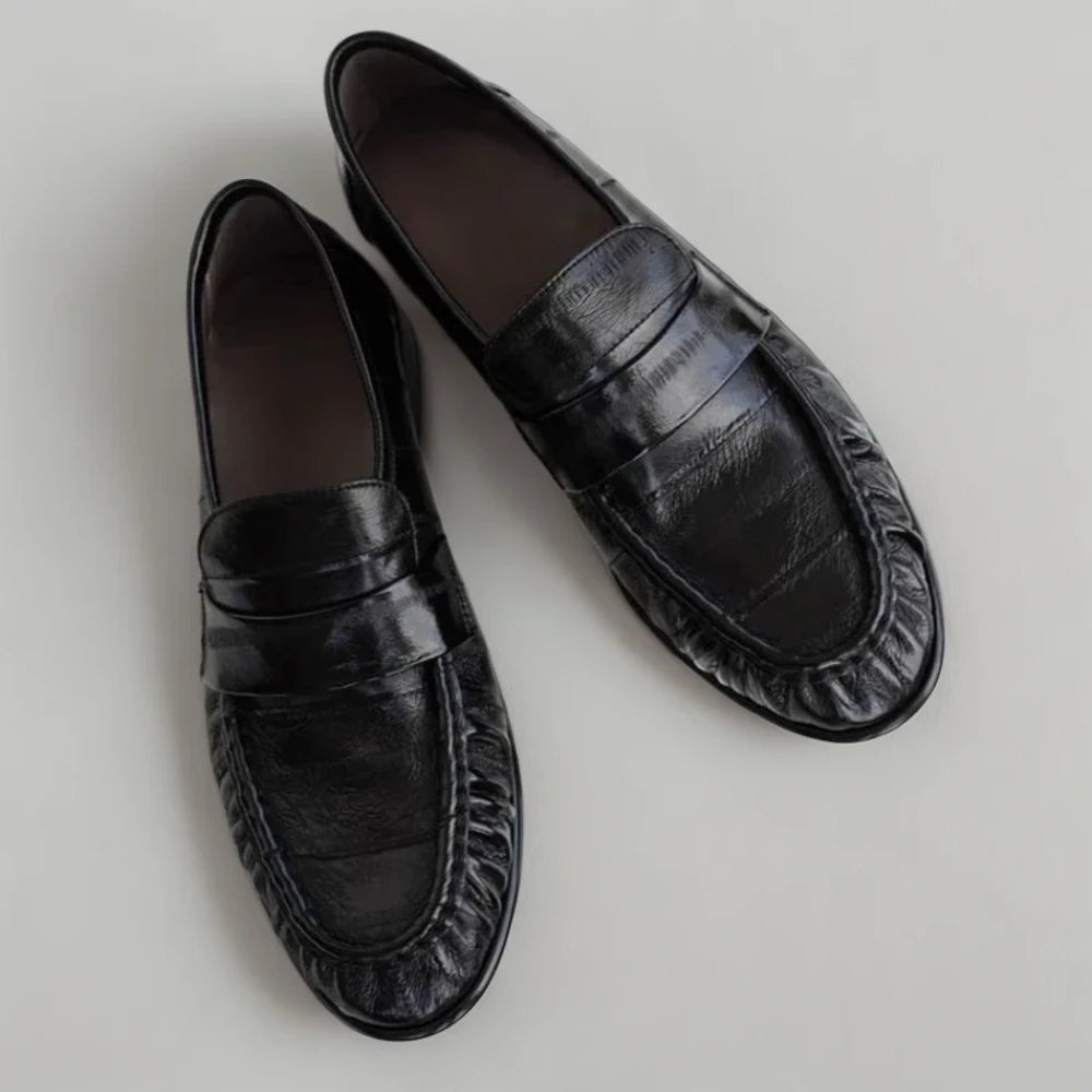 Mocassin femme noir vernis enfilable sans effort pour le quotidien
