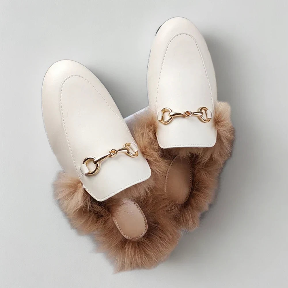 Mocassins fourrure femme vue de dessus montrant le confort et le style