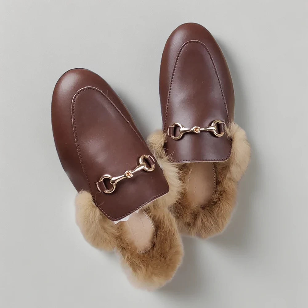 Mocassin fourrure femme enveloppant le pied avec sa doublure cosy