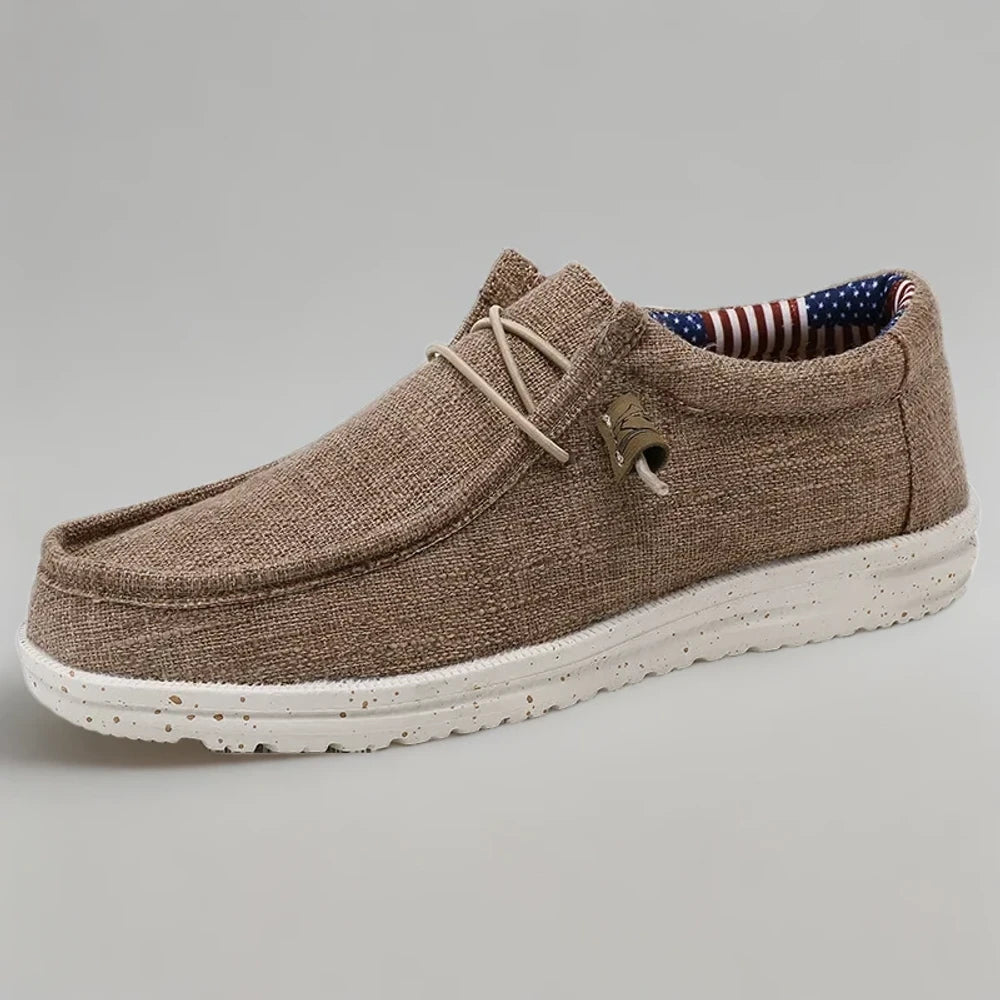 Mocassin grande taille confortable bleu, porté au quotidien en tenue casual