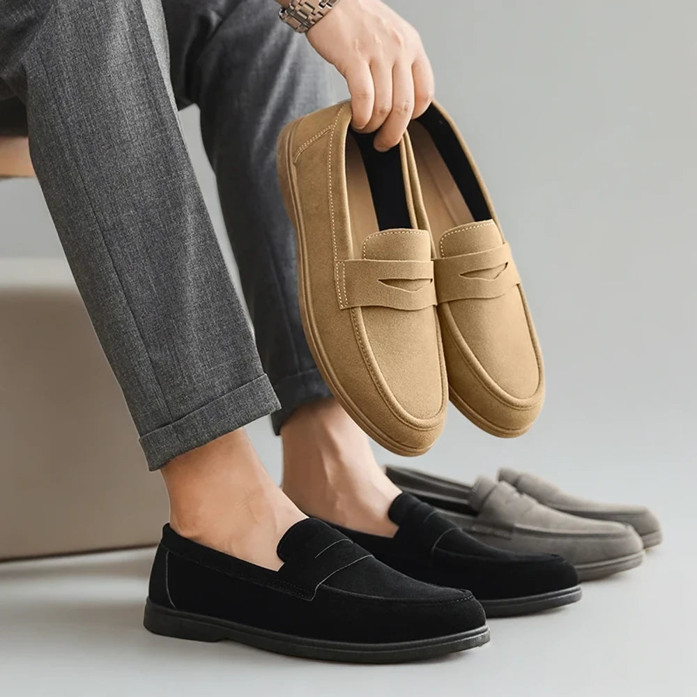 Mocassin gris vue dessus montrant la coupe ergonomique