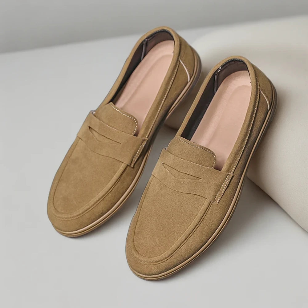 Gros plan texture toile du mocassin gris respirant