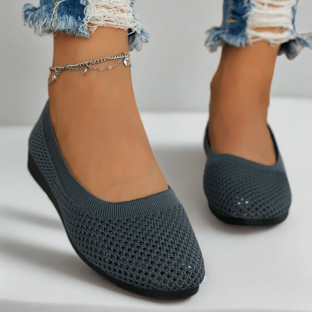 Profil mocassin gris femme sans talon ligne épurée