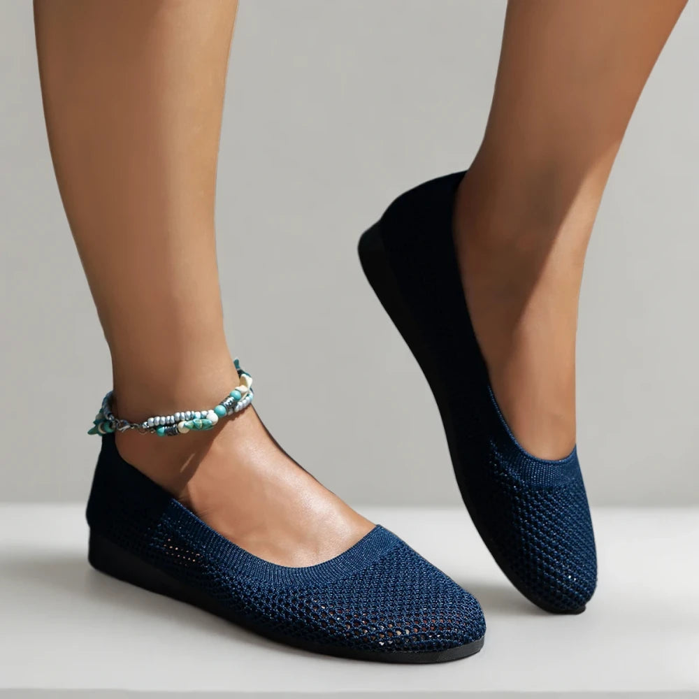 Détail latéral mocassin gris femme montrant la flexibilité