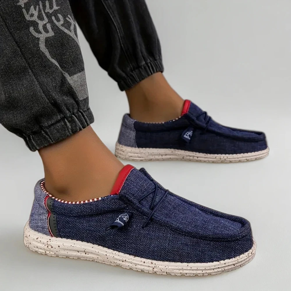 Comparaison des teintes : mocassin blanc et gris pour homme