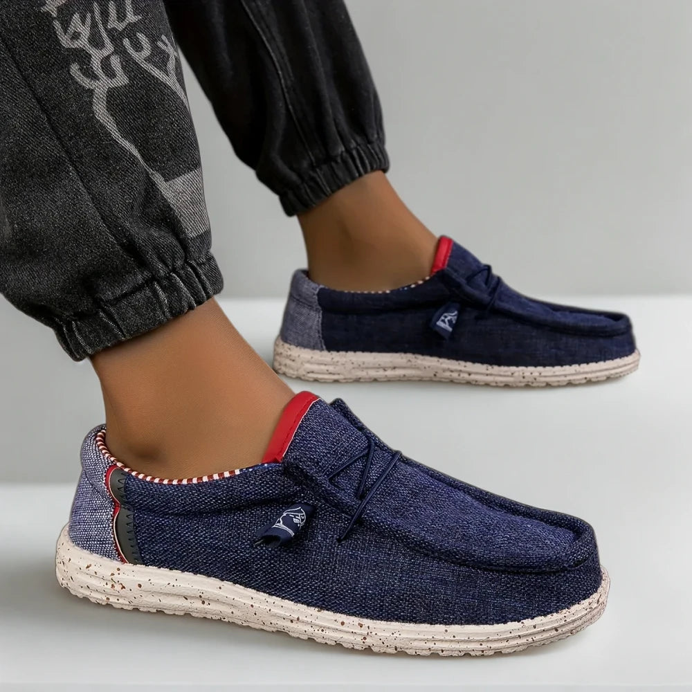 Mocassin gris homme porté au quotidien en milieu urbain