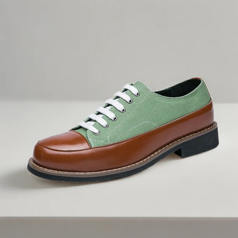 Mocassin homme grosse semelle vert porté avec pantalon chino