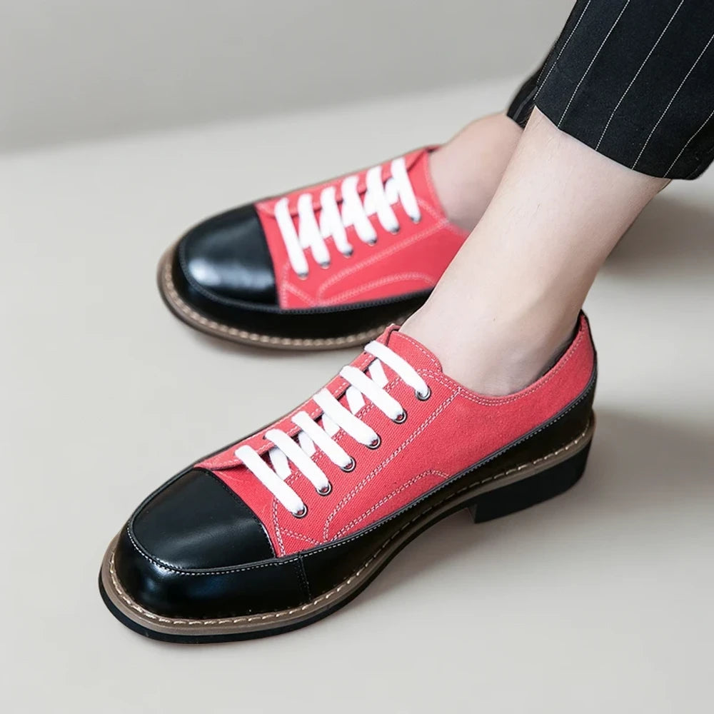 Gros plan sur le laçage et la finition du mocassin homme grosse semelle