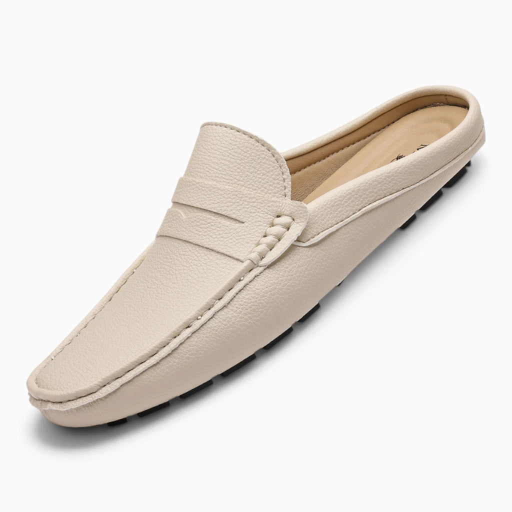 Détail du simili cuir premium et de la couture du mocassin habillé homme