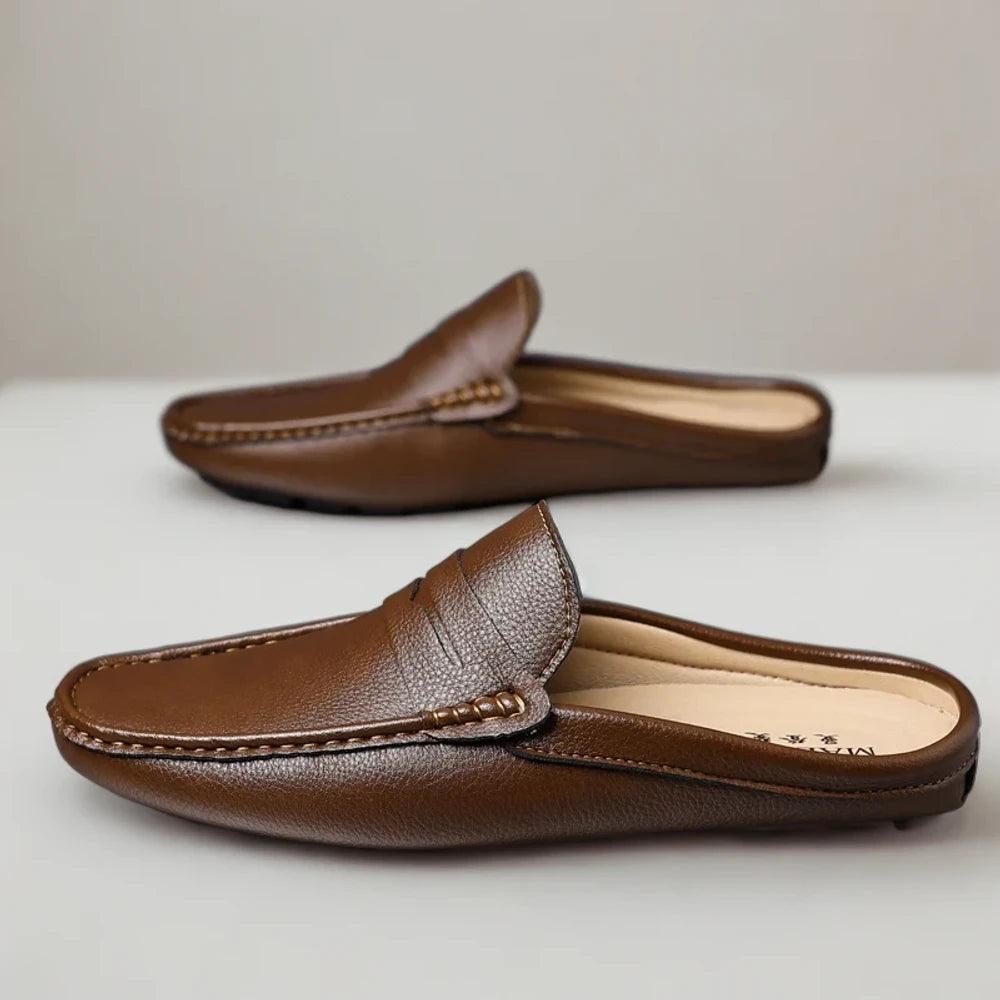 Mocassin habillé homme marron montrant la flexibilité et souplesse du cuir
