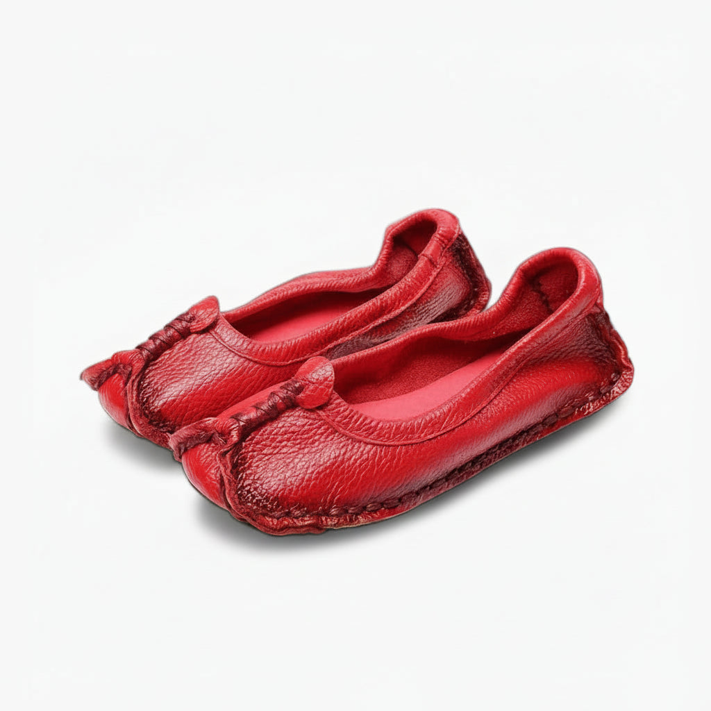 Mocassin haut femme en cuir noir épousant confortablement le pied