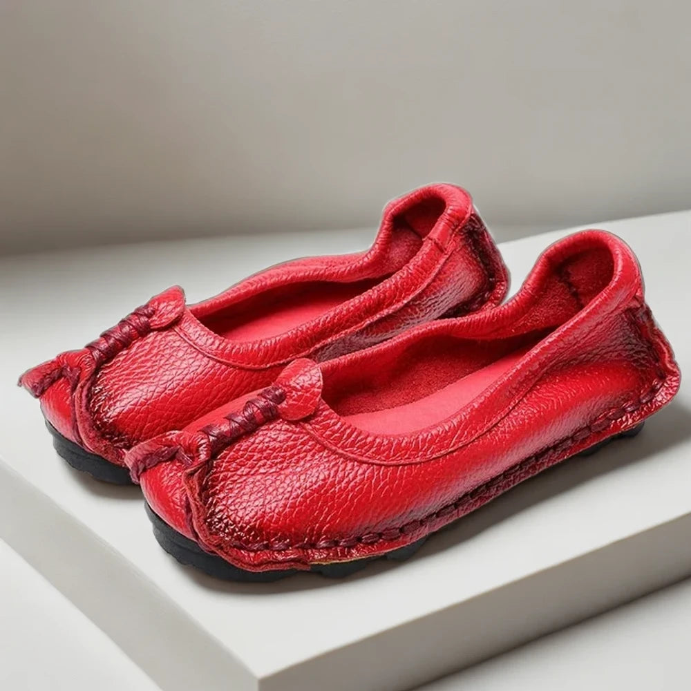 Profil latéral d'un mocassin haut femme artisanal en cuir véritable