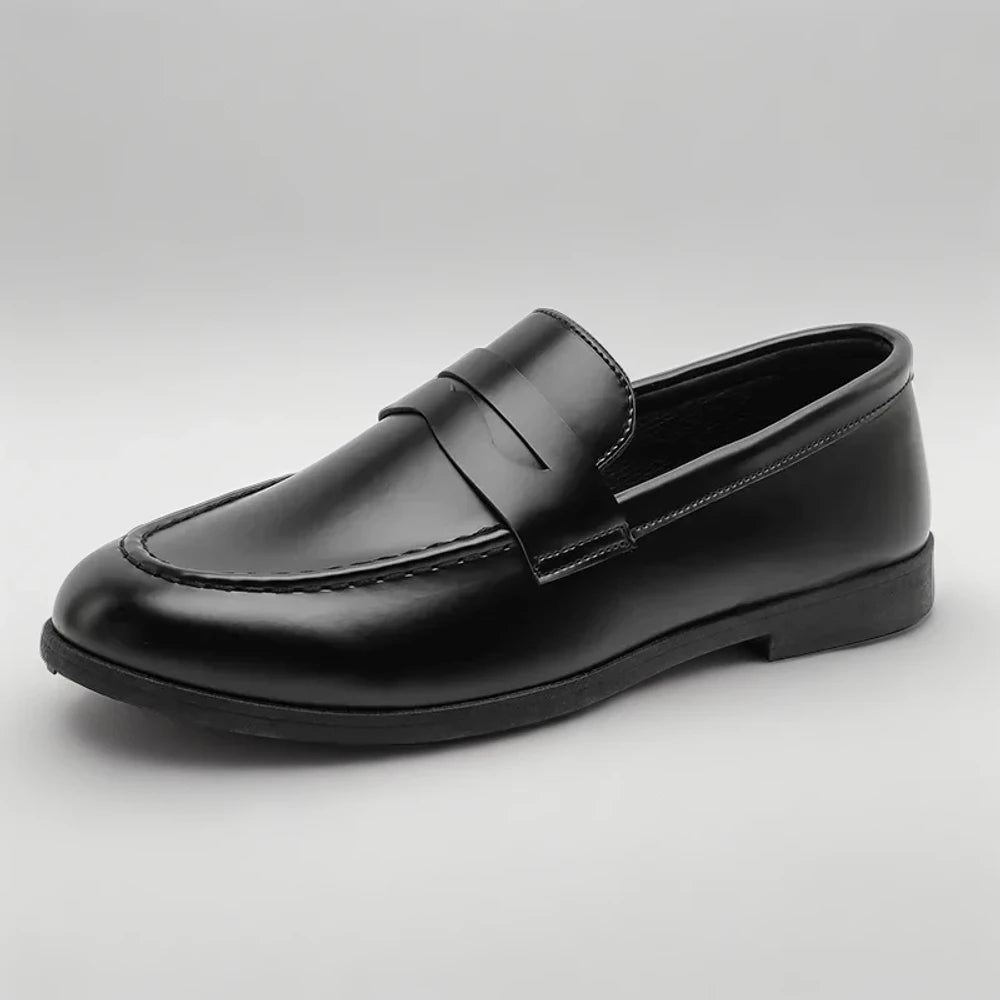 Détail du mocassin haute homme montrant la texture suédée et la couture