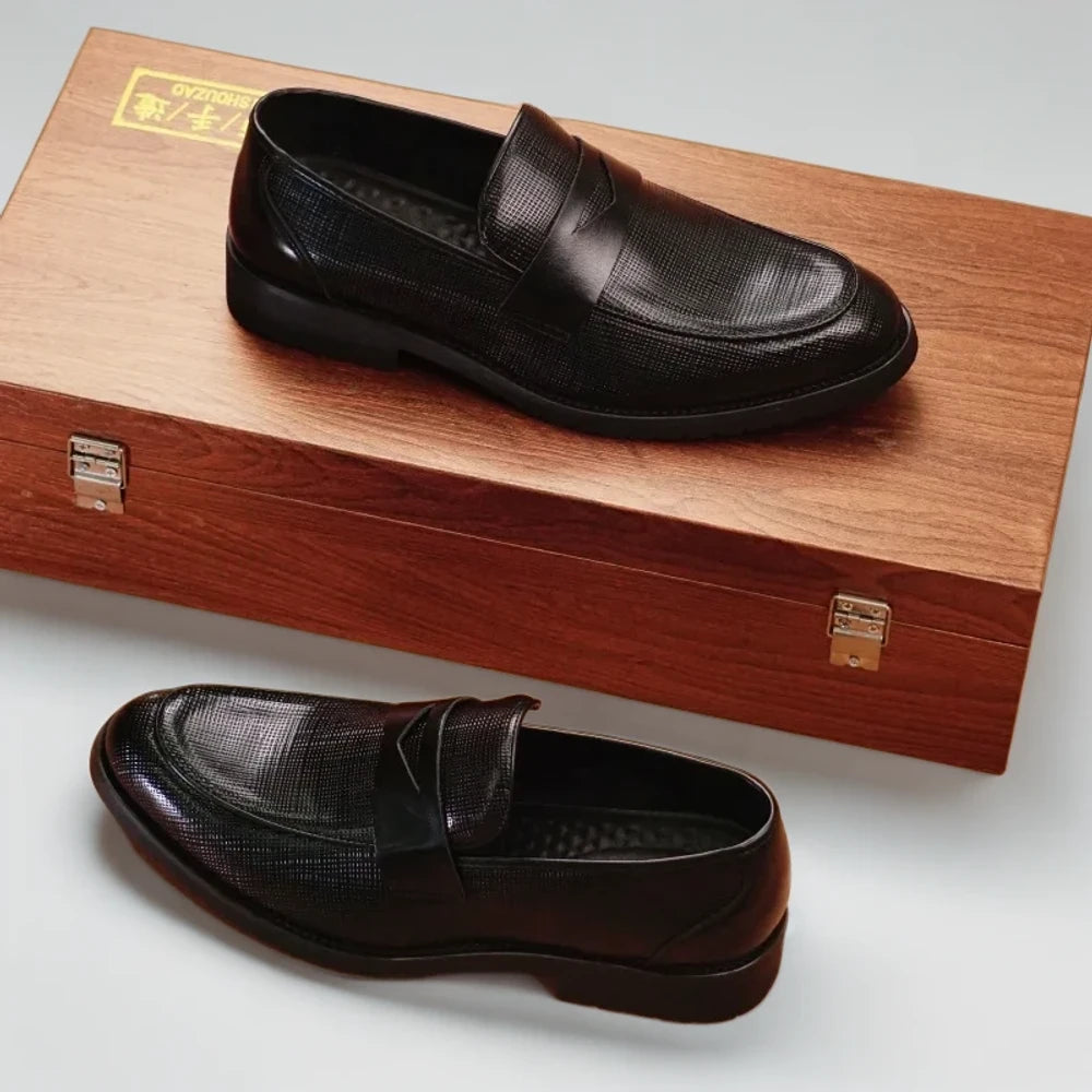 Mocassin cuir homme marron aérien fond blanc