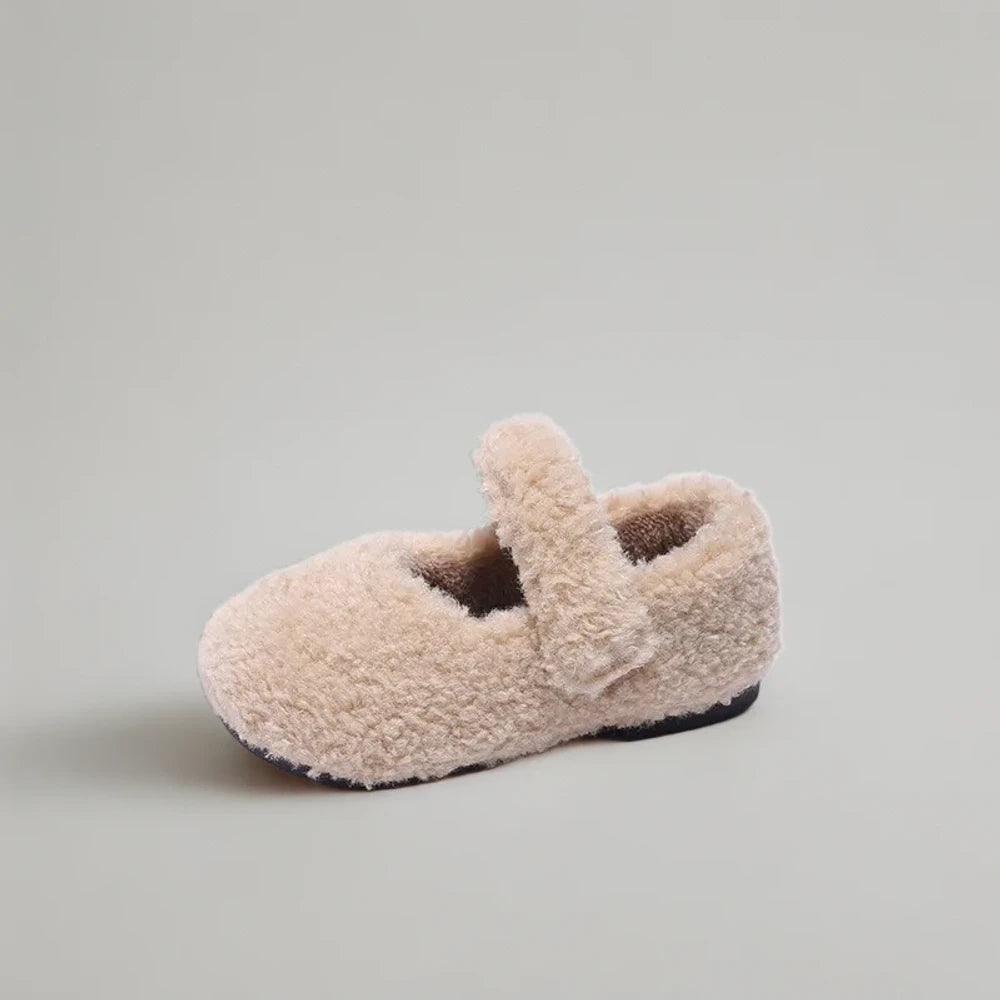 Détail de la doublure peluche intérieure du mocassin hiver offrant chaleur et confort
