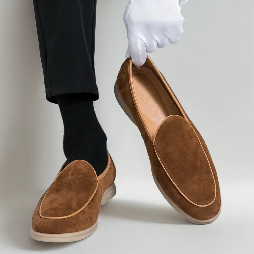 Détail bord renforcé mocassin homme matière daim beige