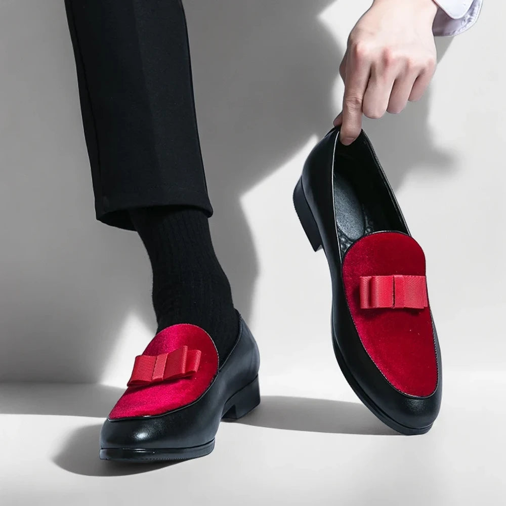 Mocassin pour homme indien porté avec costume formel et chic